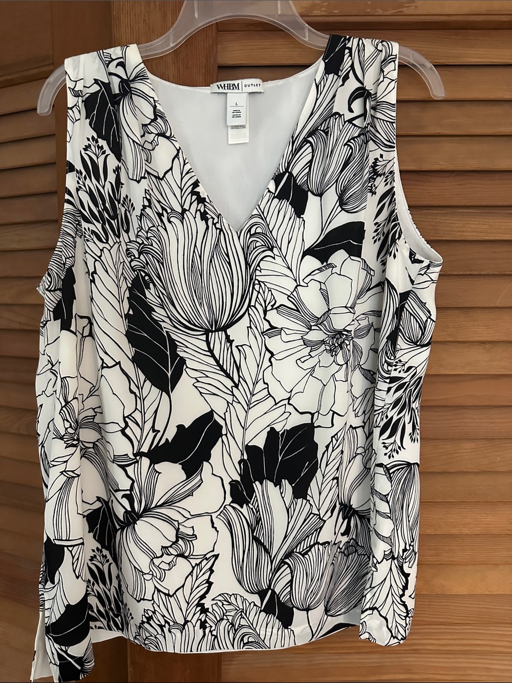 White House Black Market Black & White Floral V-Neck Sleeveless Top